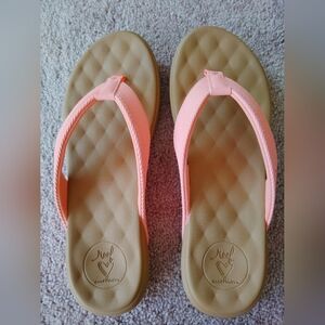 Reef Cushion Melody Flip Flop In Coral sz 8